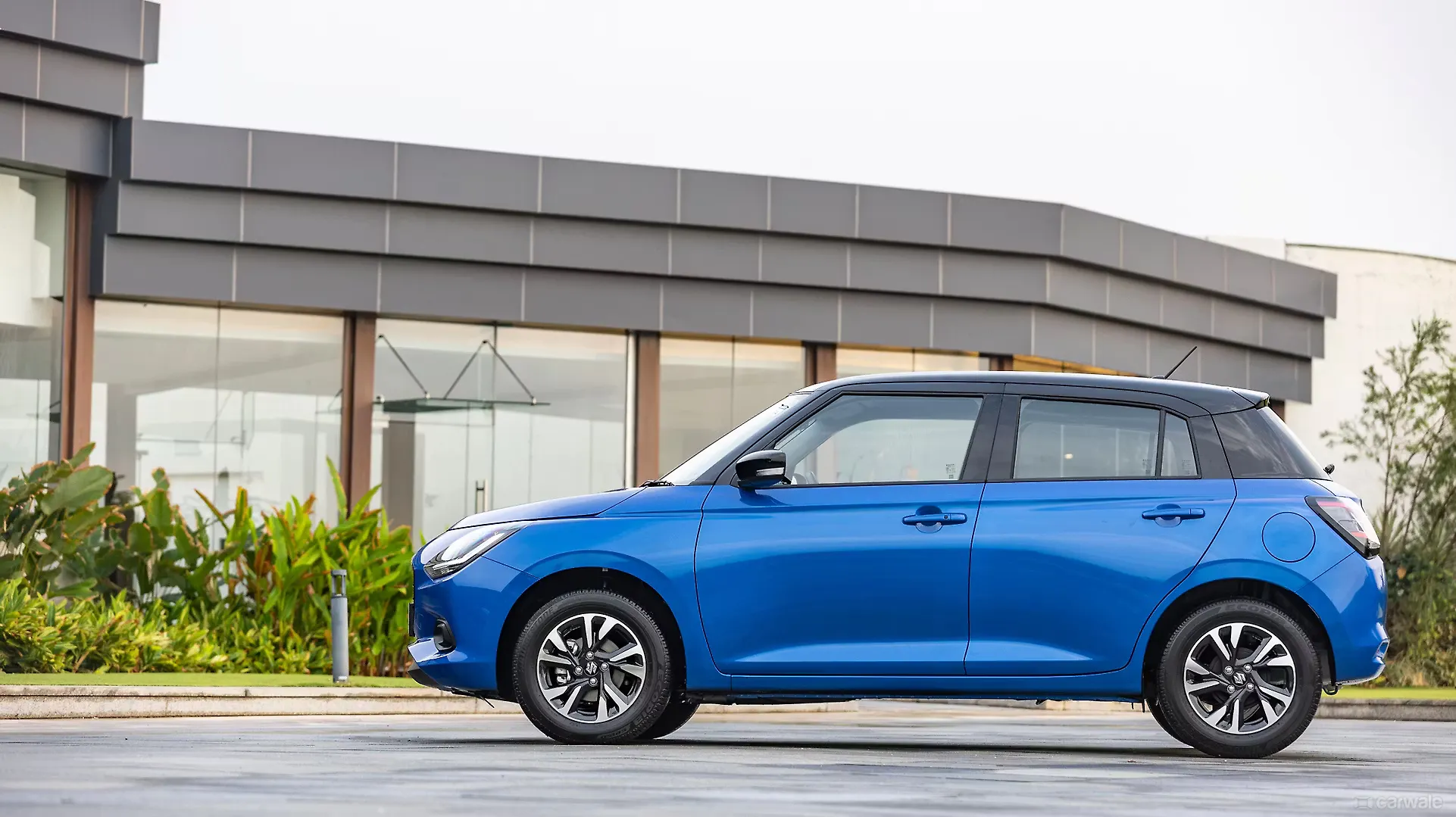 MARUTI SUZUKI SWIFT thumbnail 2