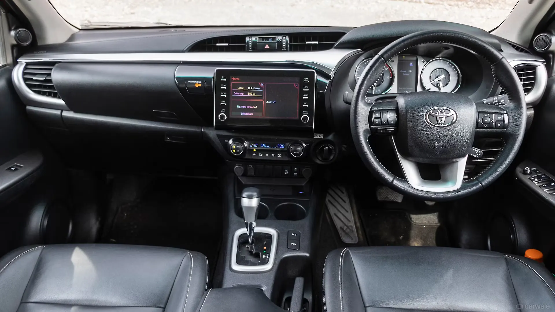 TOYOTA HILUX thumbnail 4